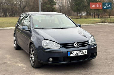 Хетчбек Volkswagen Golf 2004 в Рівному