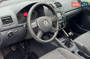 Хетчбек Volkswagen Golf 2004 в Рівному