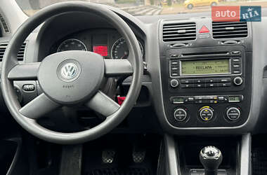 Хетчбек Volkswagen Golf 2004 в Рівному