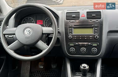 Хетчбек Volkswagen Golf 2004 в Рівному