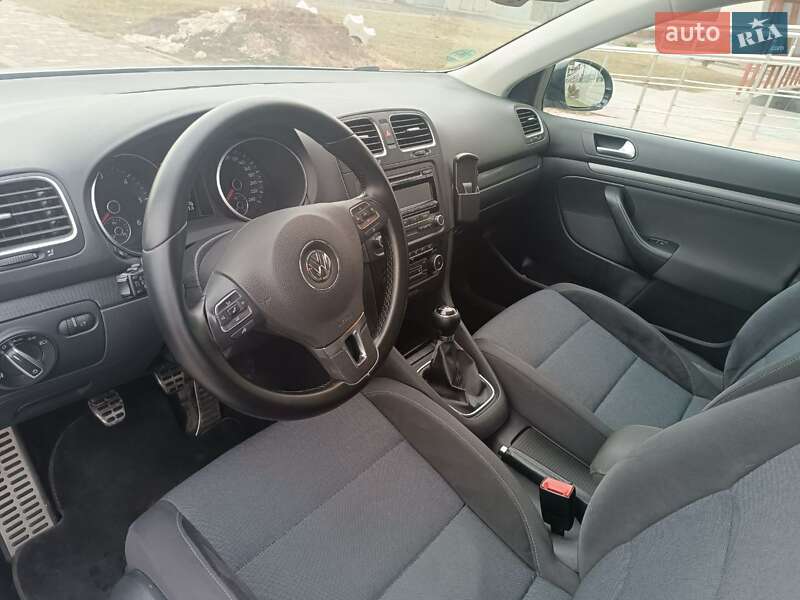 Универсал Volkswagen Golf 2012 в Житомире
