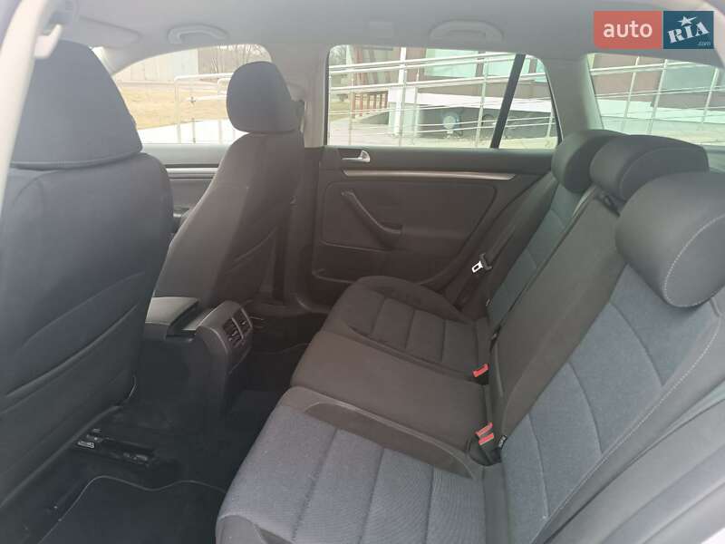 Универсал Volkswagen Golf 2012 в Житомире
