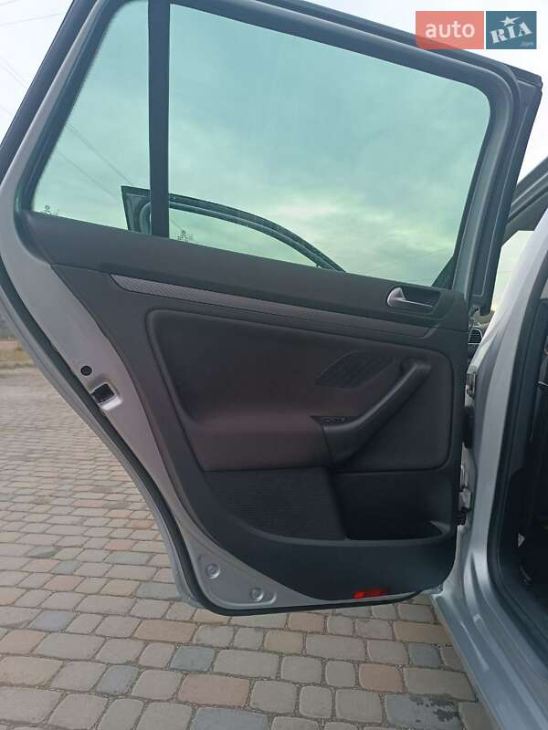 Универсал Volkswagen Golf 2012 в Житомире