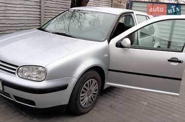 Хетчбек Volkswagen Golf 2002 в Дніпрі