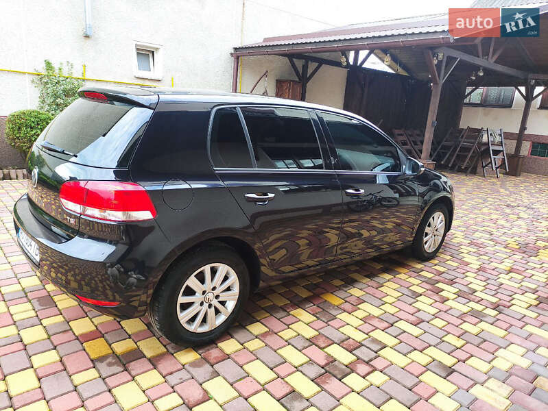 Хетчбек Volkswagen Golf 2010 в Хусті