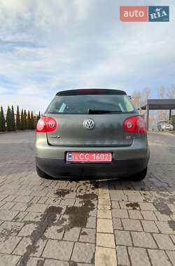 Хетчбек Volkswagen Golf 2004 в Надвірній