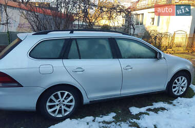 Універсал Volkswagen Golf 2010 в Золочеві