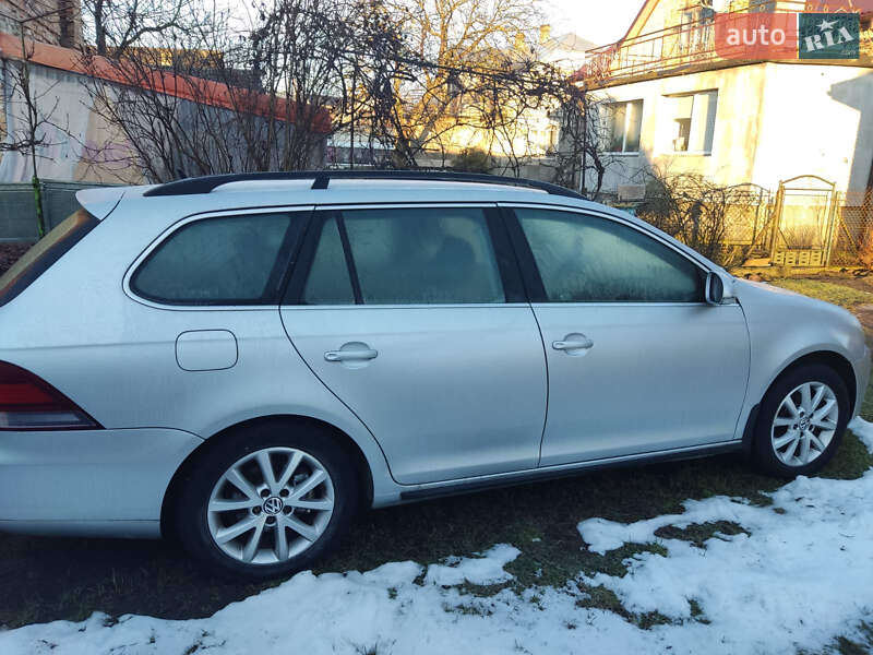 Универсал Volkswagen Golf 2010 в Золочеве