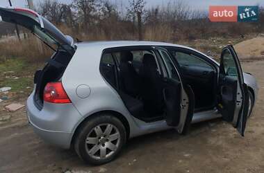 Хетчбек Volkswagen Golf 2005 в Вознесенську