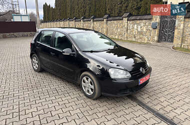 Хэтчбек Volkswagen Golf 2004 в Надворной