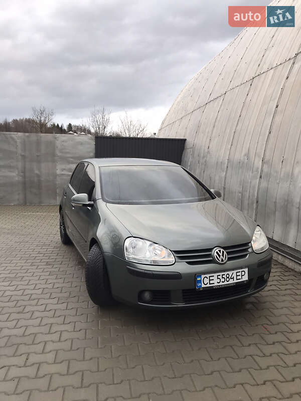 Хэтчбек Volkswagen Golf 2004 в Косове