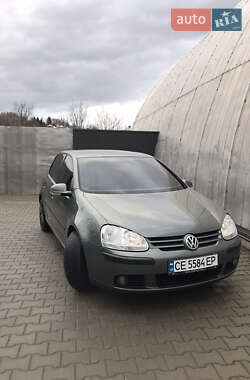 Хэтчбек Volkswagen Golf 2004 в Косове