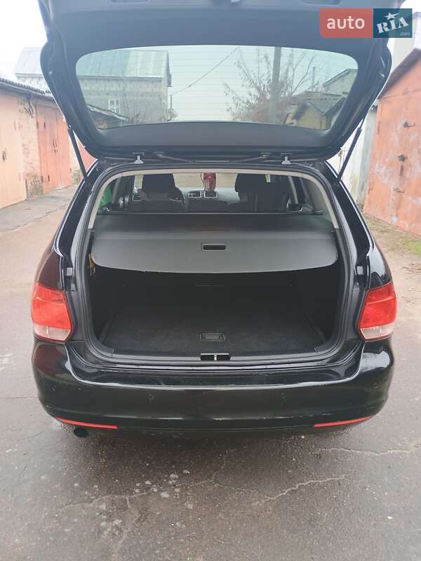 Універсал Volkswagen Golf 2009 в Житомирі