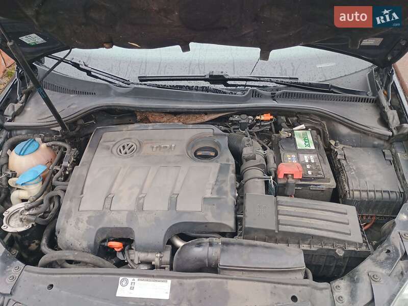 Універсал Volkswagen Golf 2009 в Житомирі