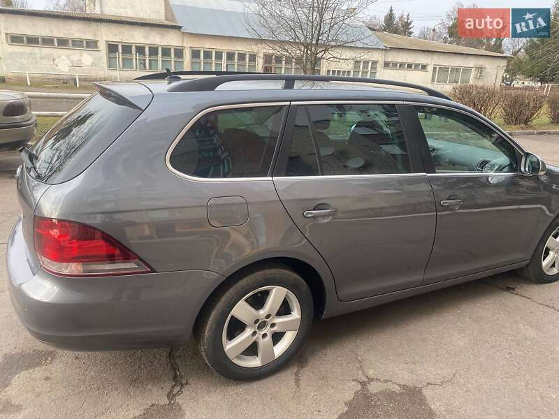 Універсал Volkswagen Golf 2010 в Вінниці