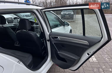 Универсал Volkswagen Golf 2016 в 