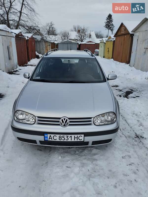 Універсал Volkswagen Golf 2001 в Луцьку