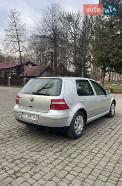 Хэтчбек Volkswagen Golf 2002 в Самборе