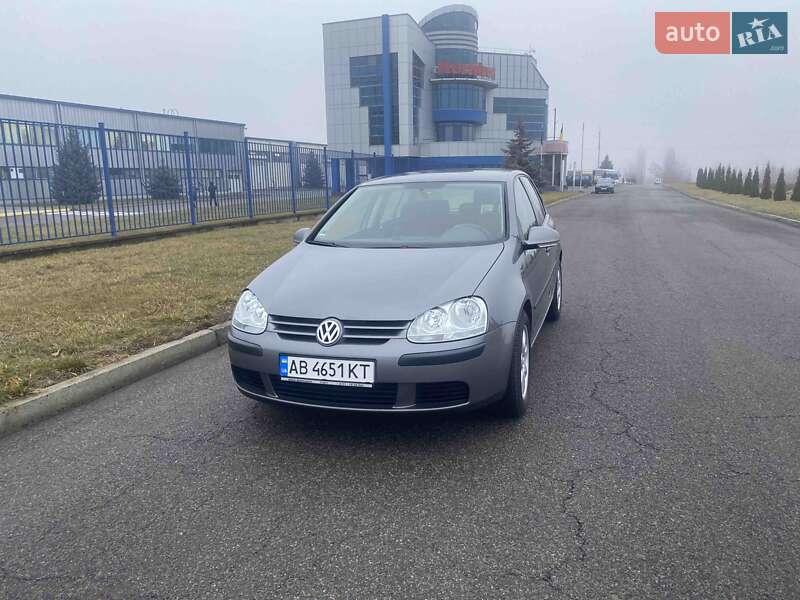 Хетчбек Volkswagen Golf 2005 в Немирові