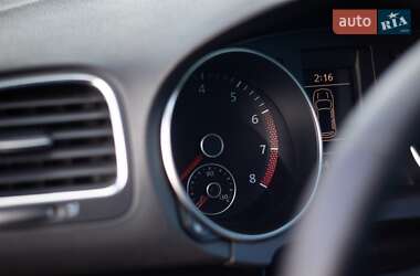 Хэтчбек Volkswagen Golf 2009 в 