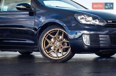 Хэтчбек Volkswagen Golf 2009 в 