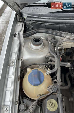 Хэтчбек Volkswagen Golf 2002 в 
