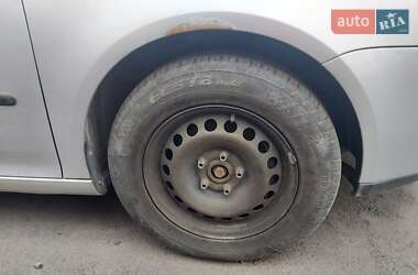 Хэтчбек Volkswagen Golf 2005 в 