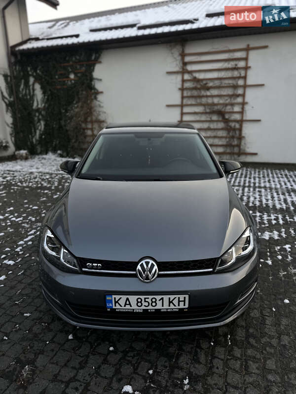 Хэтчбек Volkswagen Golf 2014 в Киеве