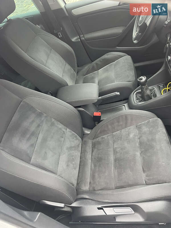 Хэтчбек Volkswagen Golf 2009 в Луцке