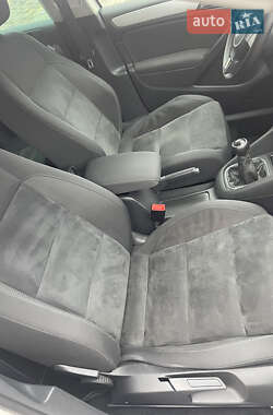 Хэтчбек Volkswagen Golf 2009 в 