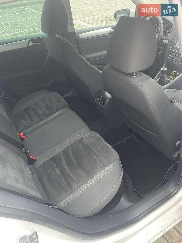 Хэтчбек Volkswagen Golf 2009 в Луцке