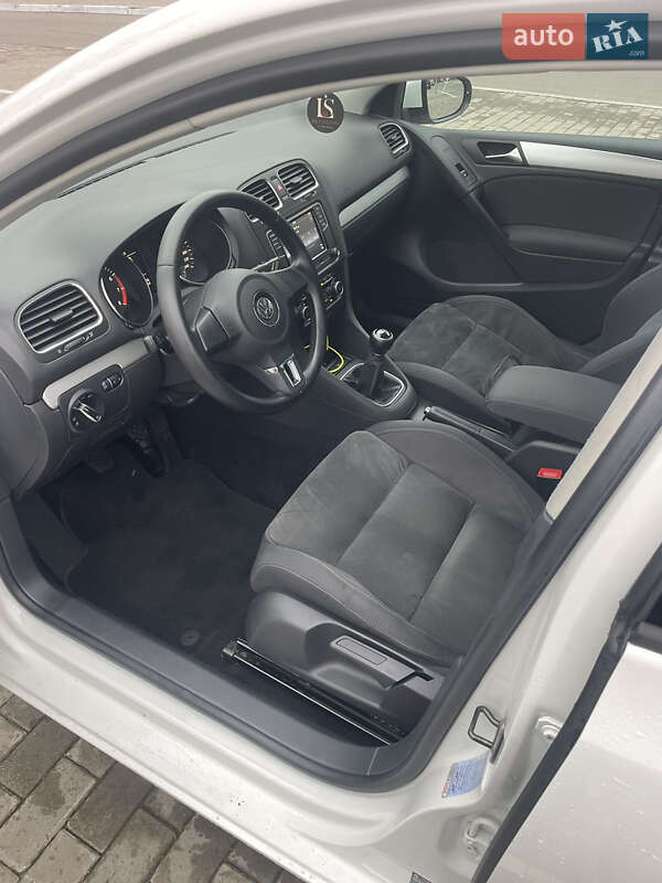 Хэтчбек Volkswagen Golf 2009 в Луцке