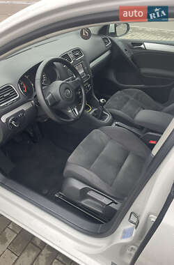 Хэтчбек Volkswagen Golf 2009 в 