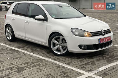 Хэтчбек Volkswagen Golf 2009 в 