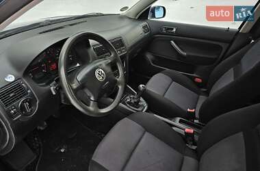 Хетчбек Volkswagen Golf 2002 в Тернополі