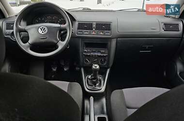 Хетчбек Volkswagen Golf 2002 в Тернополі