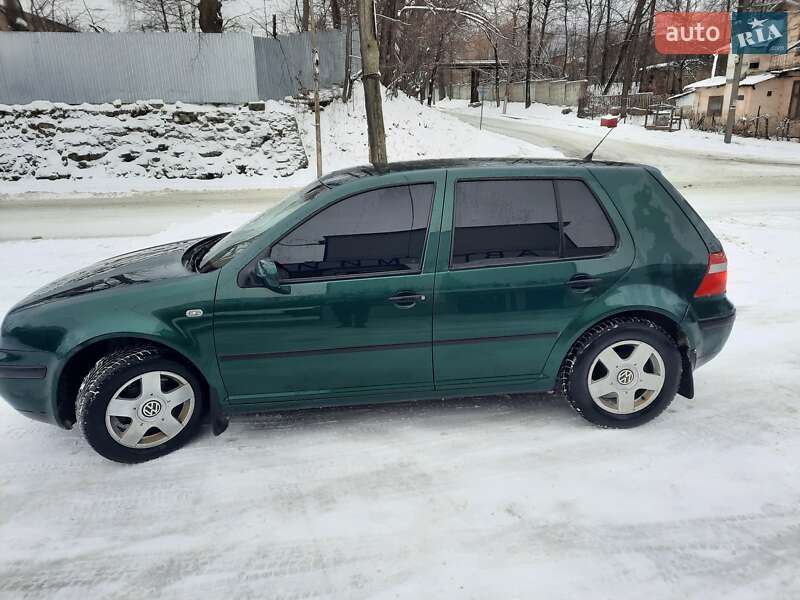 Хетчбек Volkswagen Golf 2003 в Львові