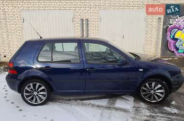 Хетчбек Volkswagen Golf 2001 в Луцьку