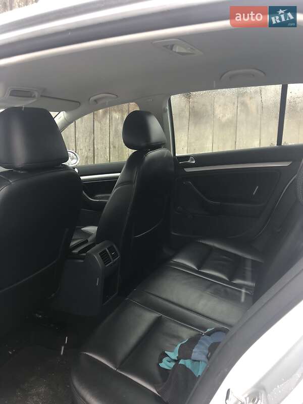 Хетчбек Volkswagen Golf 2009 в Рівному