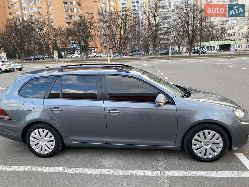 Универсал Volkswagen Golf 2010 в 