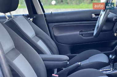 Универсал Volkswagen Golf 2003 в 