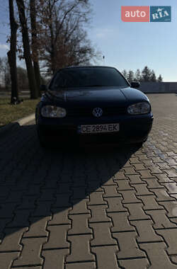 Хэтчбек Volkswagen Golf 2001 в Новоселице