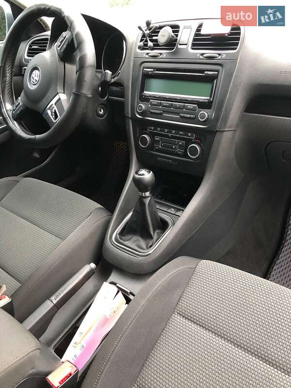 Універсал Volkswagen Golf 2011 в Звягелі