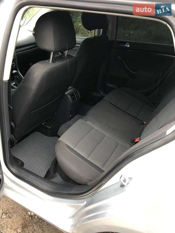 Універсал Volkswagen Golf 2011 в Звягелі