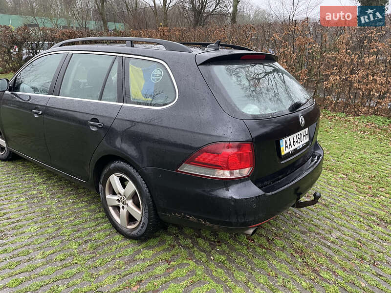 Універсал Volkswagen Golf 2011 в Києві