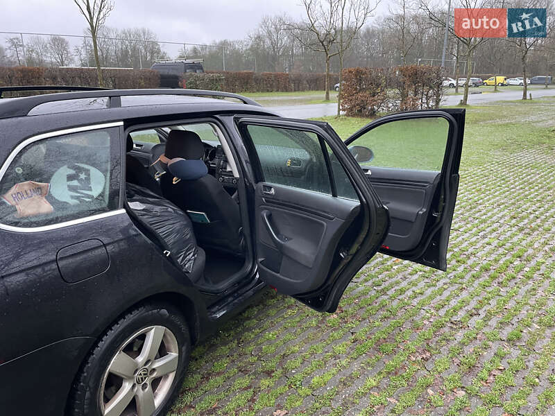 Універсал Volkswagen Golf 2011 в Києві