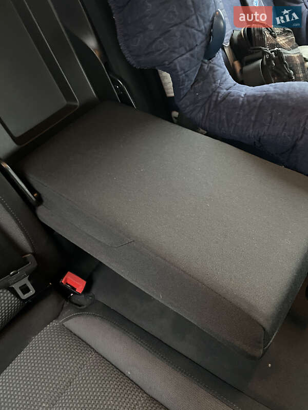 Універсал Volkswagen Golf 2011 в Києві