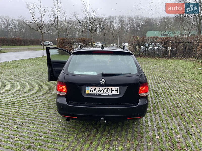 Універсал Volkswagen Golf 2011 в Києві