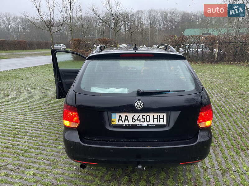 Універсал Volkswagen Golf 2011 в Києві