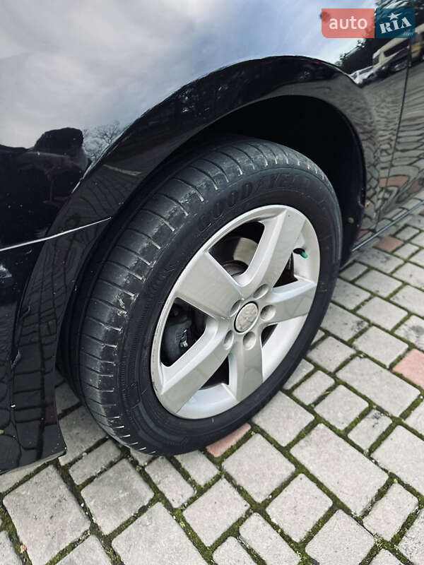 Хэтчбек Volkswagen Golf 2010 в Ивано-Франковске